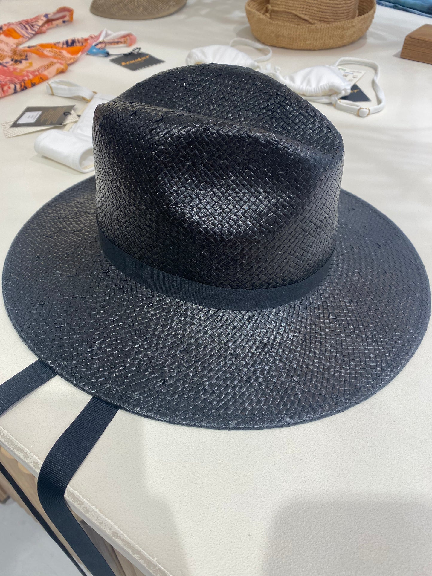 Viv Fedora - Black wheat straw